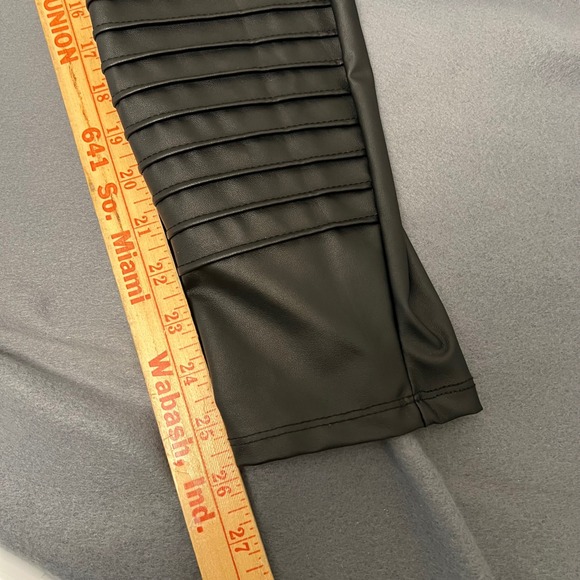 TORRID Faux Leather Moto Leggings Black Paneled Stretchy Pants Womens Size 1 - Picture 5 of 8